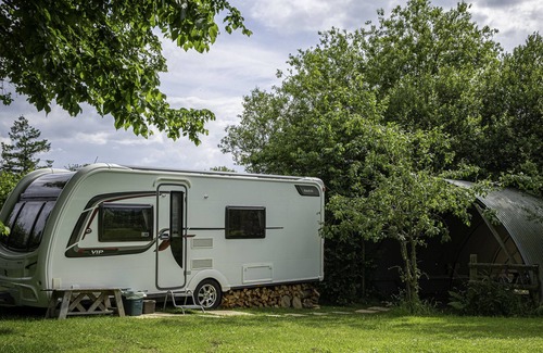 Llandeilo Cabin | 2 Double Bed Caravan - secure parking and WIFI