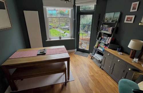 Crouch End Apartment | 2 Double Bedroom Garden Flat in Crouch End, London