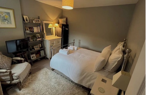 Crouch End Apartment | 2 Double Bedroom Garden Flat in Crouch End, London
