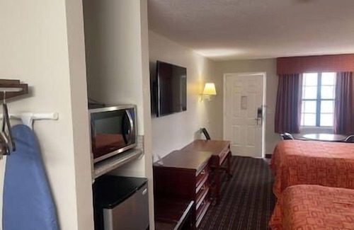 Hawkinsville Hotel | 2 Double Beds Smoking