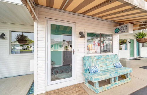 Rehoboth Beach House | 2 Double Queen Rooms | Ocean Glass Inn | Free Parking and Breakfast