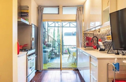 Inner Mission House | 2 En Suite Baths - Book Your Summer Holiday Now! Walk to the best neighborhoods!