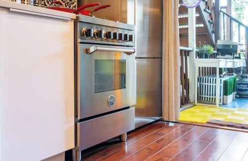 Inner Mission House | 2 En Suite Baths - Book Your Summer Holiday Now! Walk to the best neighborhoods!