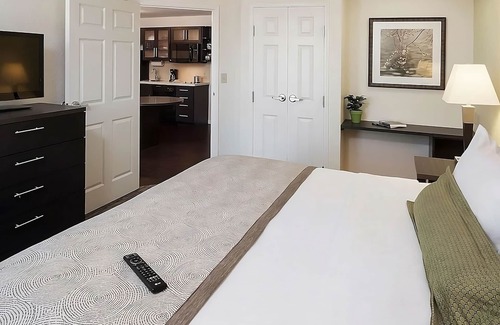 Clearwater Hotel | 2 Family-friendly Suites w/Fully-equipped Kitchens! Pool Onsite! Pets Allowed!