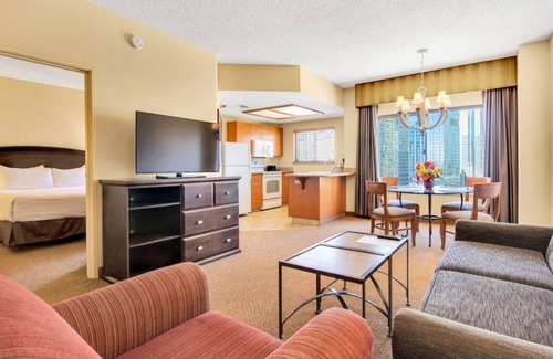 Las Vegas House | 2 Great Spaces w/Kitchen Right on the Strip! Near High Roller