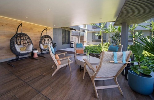 Kahului Hotel | 2 Great Units Fit for Families! Outdoor Pool, Minutes to Kanaha Beach Park!