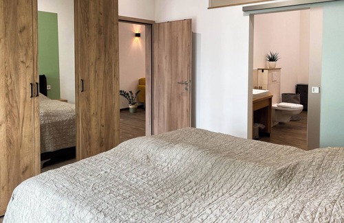 Rot am See Cabin | 2 Großzügige Ferienwohnungen für bis zu 9 Personen