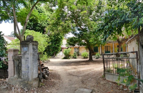 Hue House | 2 guest, 1 bed, 1 bath, a garden