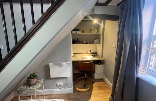 Sleaford House | 2 Guests - Pet Friendly Stone Cottage in Sleaford