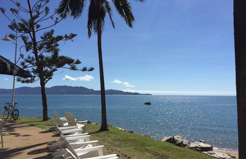 Hermit Park Apartment | #2 Haven on Hughes 2BR Clean Peaceful Close to City