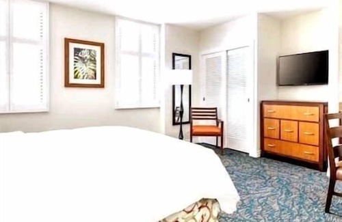 Waikiki Resort | 2 HGVC Lagoon Tower Beachfront, Concierge, Fast WIFI