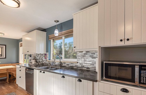 Littleton House | 2 Homes | 10 Bedrooms | 15 min walk apart