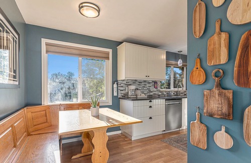 Littleton House | 2 Homes | 10 Bedrooms | 15 min walk apart