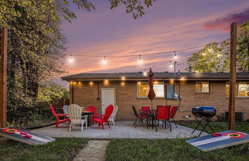 Littleton House | 2 Homes | 10 Bedrooms | 15 min walk apart