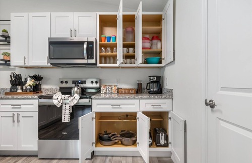 Port Charlotte House | 2 homes in 1! Ideal for several families! 6bdrms. 10 beds! Heated pool sleeps 12