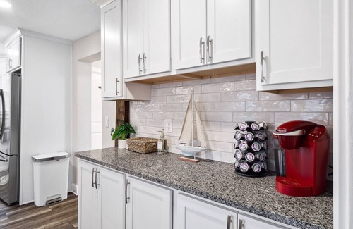 Vermilion House | 2 Homes|Sleeps 16|Game Room|Historic Charm