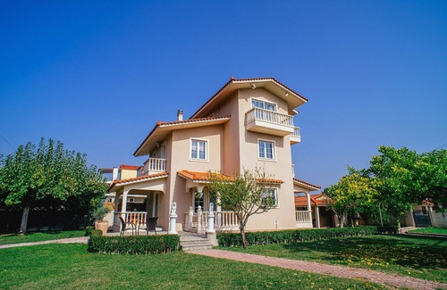 Stylida Villa | 2 hours from Athens. 150 meters from the sea, real Greece, amazing location