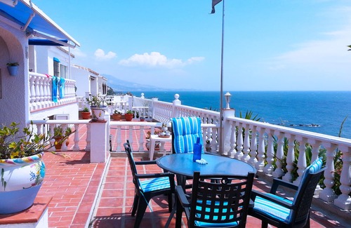 El Faro Villa | 2 House in front of the sea. With garden, swimming pools and powerful WI-FI. costabonita Spain