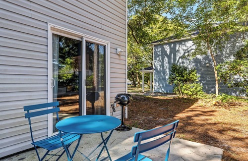 Wilmington House | 2 houses 1 mile to UNCW 4 miles to beach Grill Patio Pet friendly Parking