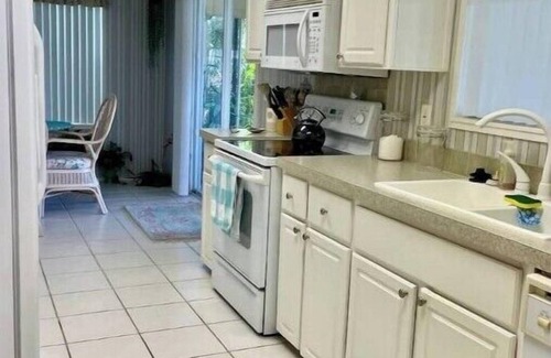 Moore Haven House | 2 houses, 2 boat slips boat ramp,
