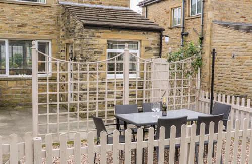 Settle House | 2 INGS AVENUE, pet friendly, with a garden in Settle