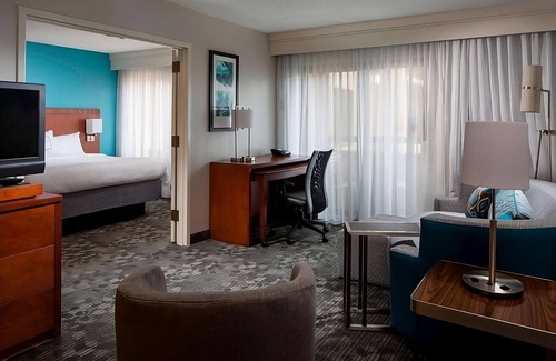 Boca Raton Hotel | 2 Inviting Suites Perfect for Families, Heated Pool & On-Site Market Convenience