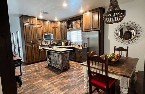 Las Cruces House | 2 king bds/2.5 bathrooms in the heart of Downtown