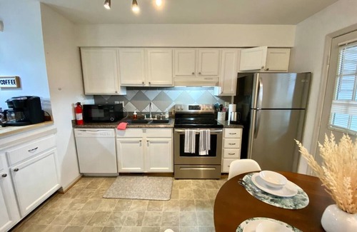 North Camellia Acres Apartment | 2 King Beds + quiet + ground floor