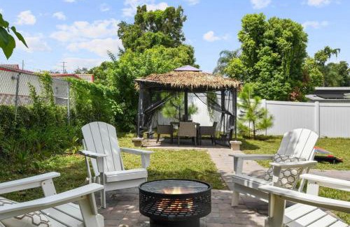 Orlando House | 2 King En Suite Fenced Yard Pet Friendly