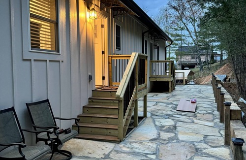 Leicester House | 2 King Sized Master BR Suit - 13 Min to Downtown - West Asheville