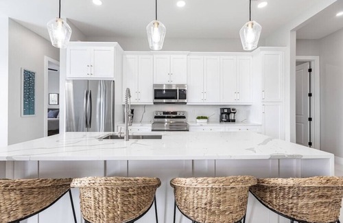 Diplomat House | 2 King Suites, Game Rm, Large Private Fenced Yard