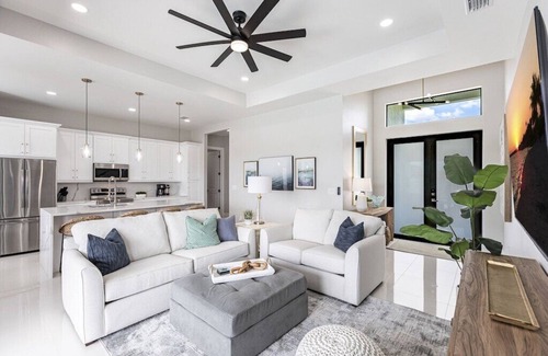 Diplomat House | 2 King Suites, Game Rm, Large Private Fenced Yard