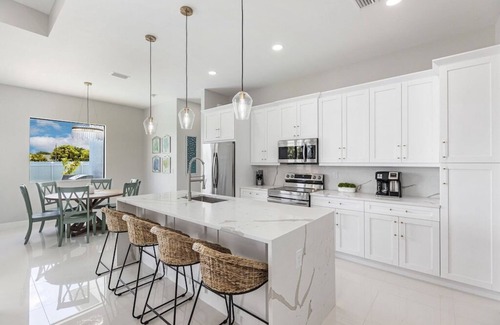 Diplomat House | 2 King Suites, Game Rm, Large Private Fenced Yard