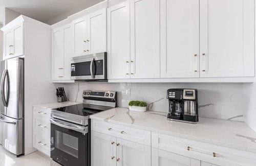 Diplomat House | 2 King Suites, Game Rm, Large Private Fenced Yard