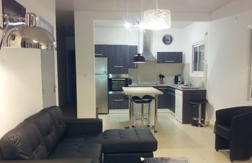 Noumea House | 2 km from Magenta beach, in a quiet area, 6 km from the city center,