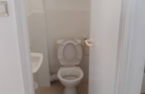 Netanya Apartment | 2 LARGE BEDROOMS ,5 MIN WALK FROM BEACH, PROMENADE . ACCOMMODATES UP TO 8 PEOP