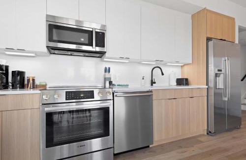 Truxton Circle Apartment | 2-Level 2BR & Terrace - Near Metro & Union Market
