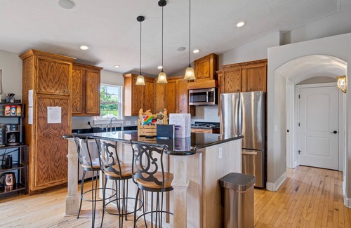 Dorr House | ★2-Level Deck: Huge Pool/Hot Tub Game Room/Billiards Fire Pit & more!