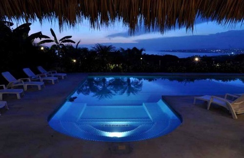 Barra de Colotepec Apartment | 2 Level Suite, Villa Casanuna, Starlink, Tennis court, Security, Tropical luxury
