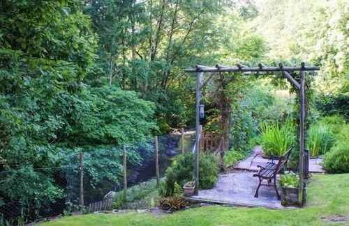 Llanbrynmair Cottage | 2 LLAWRCOED ISAF, pet friendly, with open fire in Llanbrynmair
