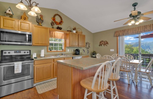 Maggie Valley House | 2 Master Suites - Mountain Views Every Room - Hot Tub - Fire Pit - Clean & Cozy!