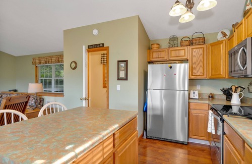 Maggie Valley House | 2 Master Suites - Mountain Views Every Room - Hot Tub - Fire Pit - Clean & Cozy!