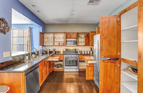 Nevada Trails House | 2-MasterBeds, Modern, Cozy, Quiet, Safe, Location, Pool - Great for Long Stays