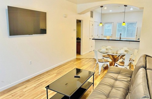 Reno House | 2 Masters, 3 TVs, Sleeps 7/A9