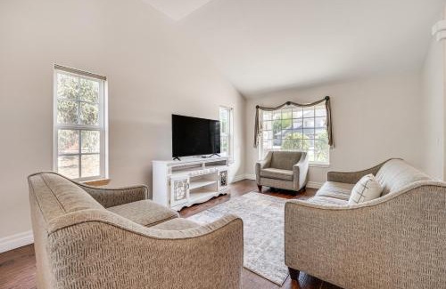 South Richland House | 2 Mi to Badger Mountain Hot Tub Haven!