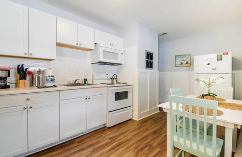 Atlantic Beach House | 2 Mi to Barefoot Landing: Family Retreat