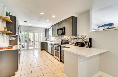 Yacht Club House | 2 Mi to Beach: Canal-Front Retreat in Cape Coral!