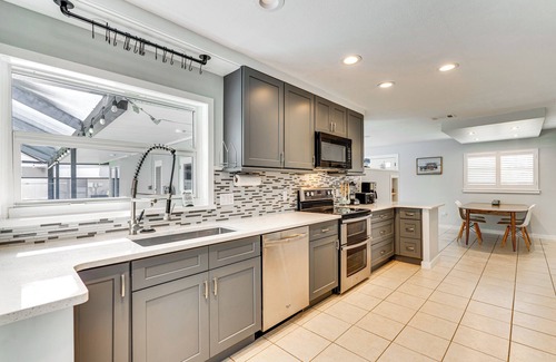 Yacht Club House | 2 Mi to Beach: Canal-Front Retreat in Cape Coral!