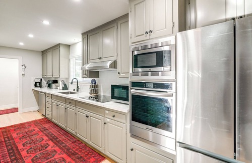 Del Rey Oaks House | 2 Mi to Beach: Home w/Patio in Del Rey Oaks!