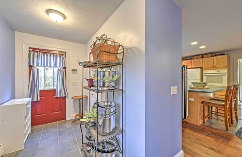 Buzzards Bay Apartment | 2 Mi to Beach: Nautical Retreat in Bourne!